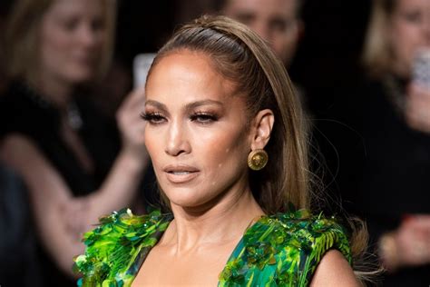 Jennifer Lopez’s Versace Dress: Watch Backstage Clip From 